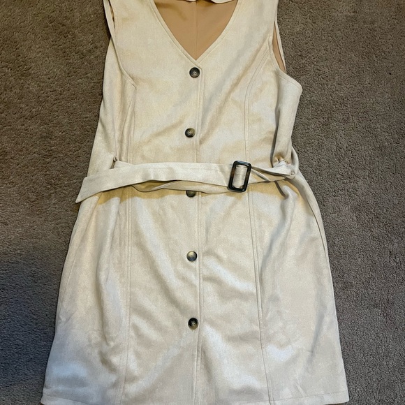 Sleeveless belted dress - Picture 3 of 6